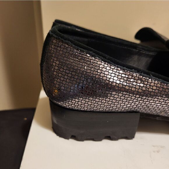 Donald J. Pliner "Elen" Gray/Silvr Pebble Metallic Leather Loafers sz.8 Ret $200 - Picture 4 of 8
